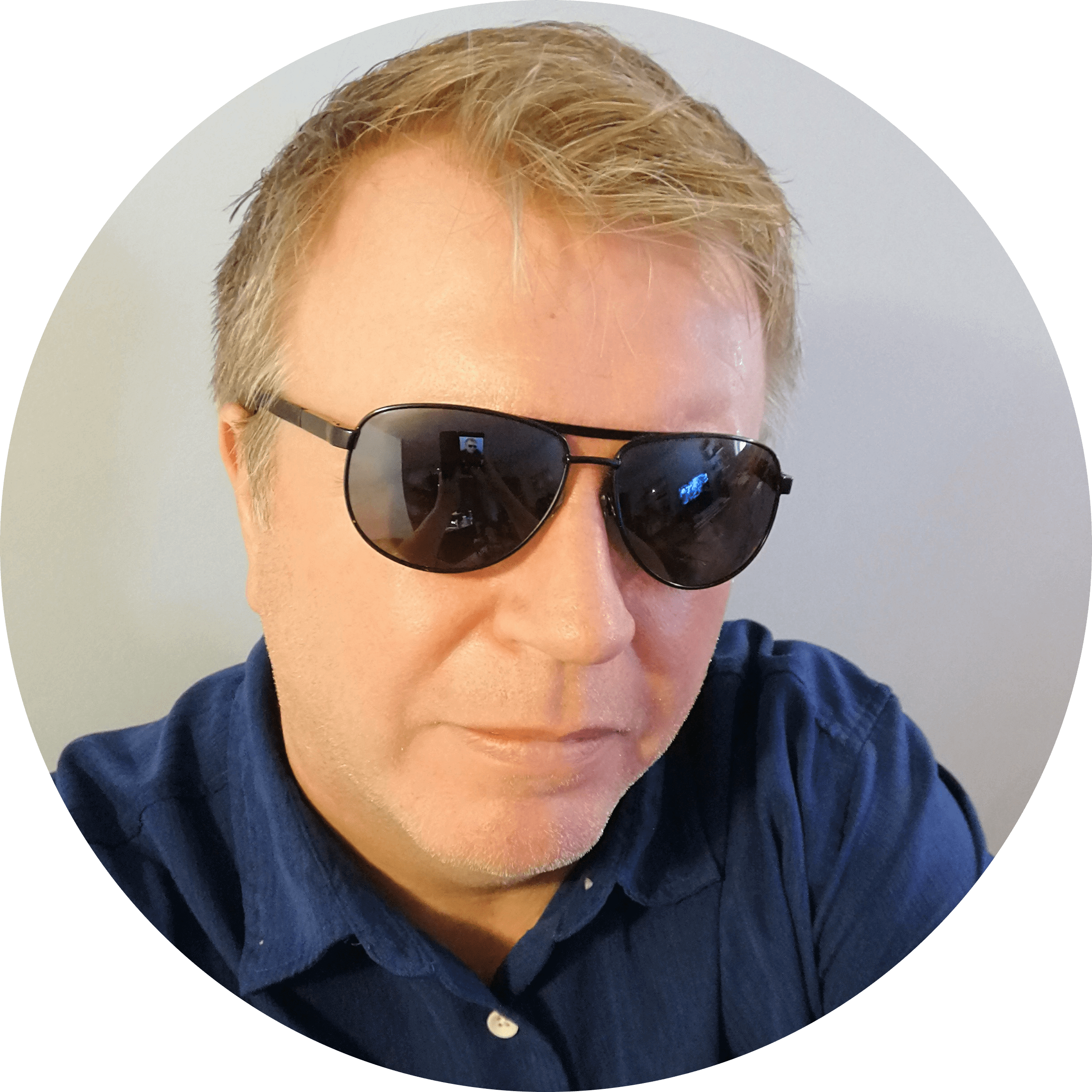 DC-cercle headshot-compressé.png